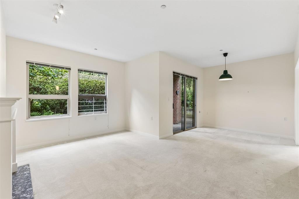#105 -843 22nd Street
